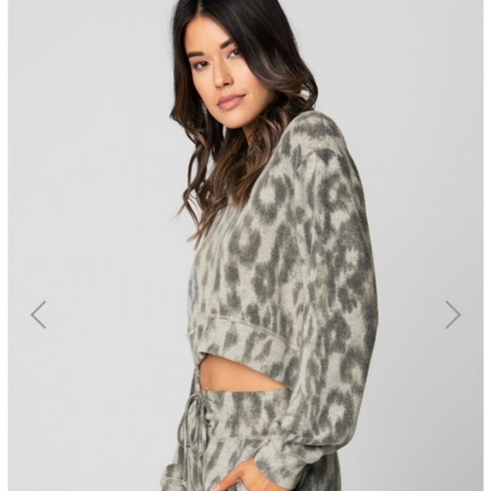 NWT-Blank NYC Leopard Print Women's Sweatshirt Large - Picture 5 of 10